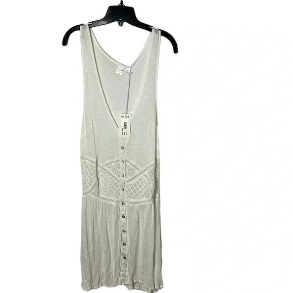 KOY RESORT WHITE SM, crochet ,button front beach cover, deep V-neck - Picture 3 of 13